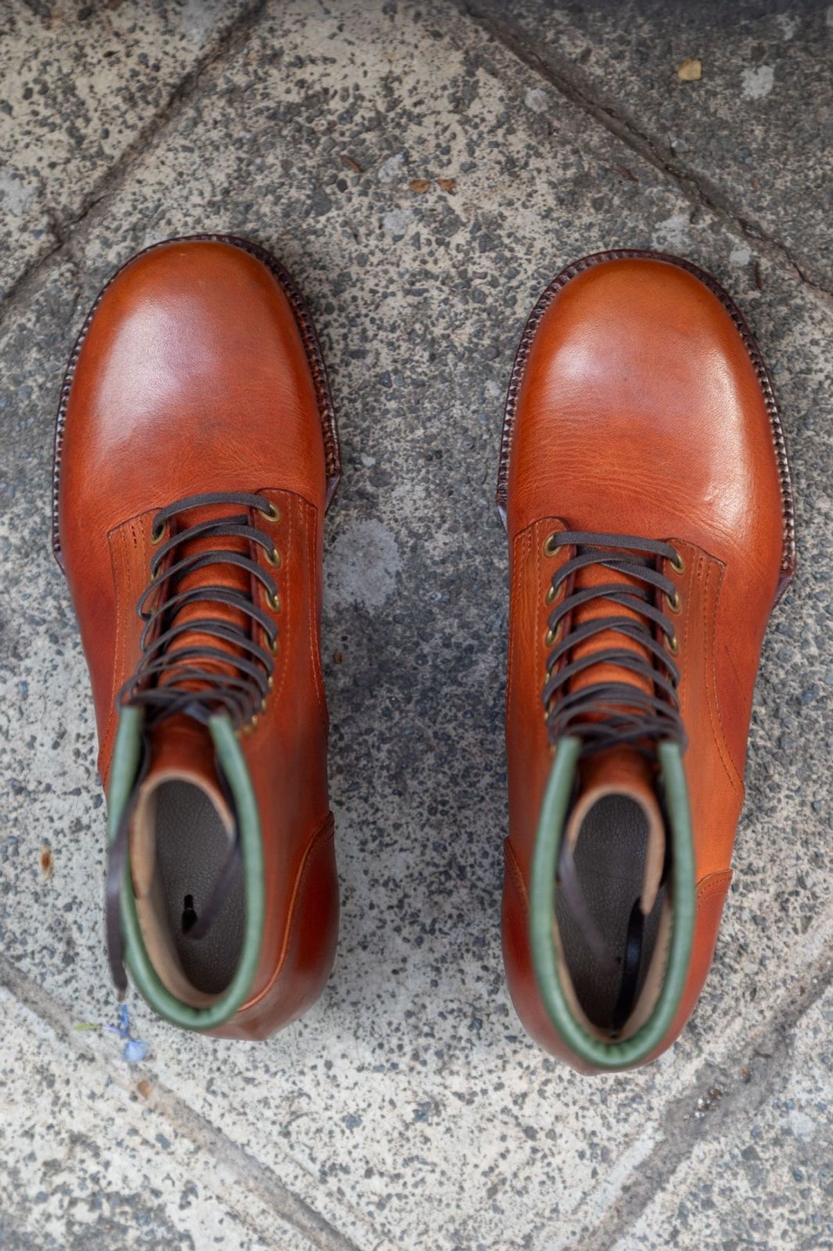 Photo by @isazae on October 2, 2025 of the Jorge Guadarrama Custom Model in Horween English Tan Derby.