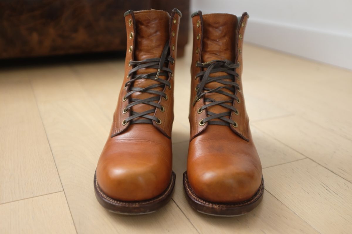 Photo by @isazae on November 5, 2025 of the Jorge Guadarrama Custom Model in Horween English Tan Derby.