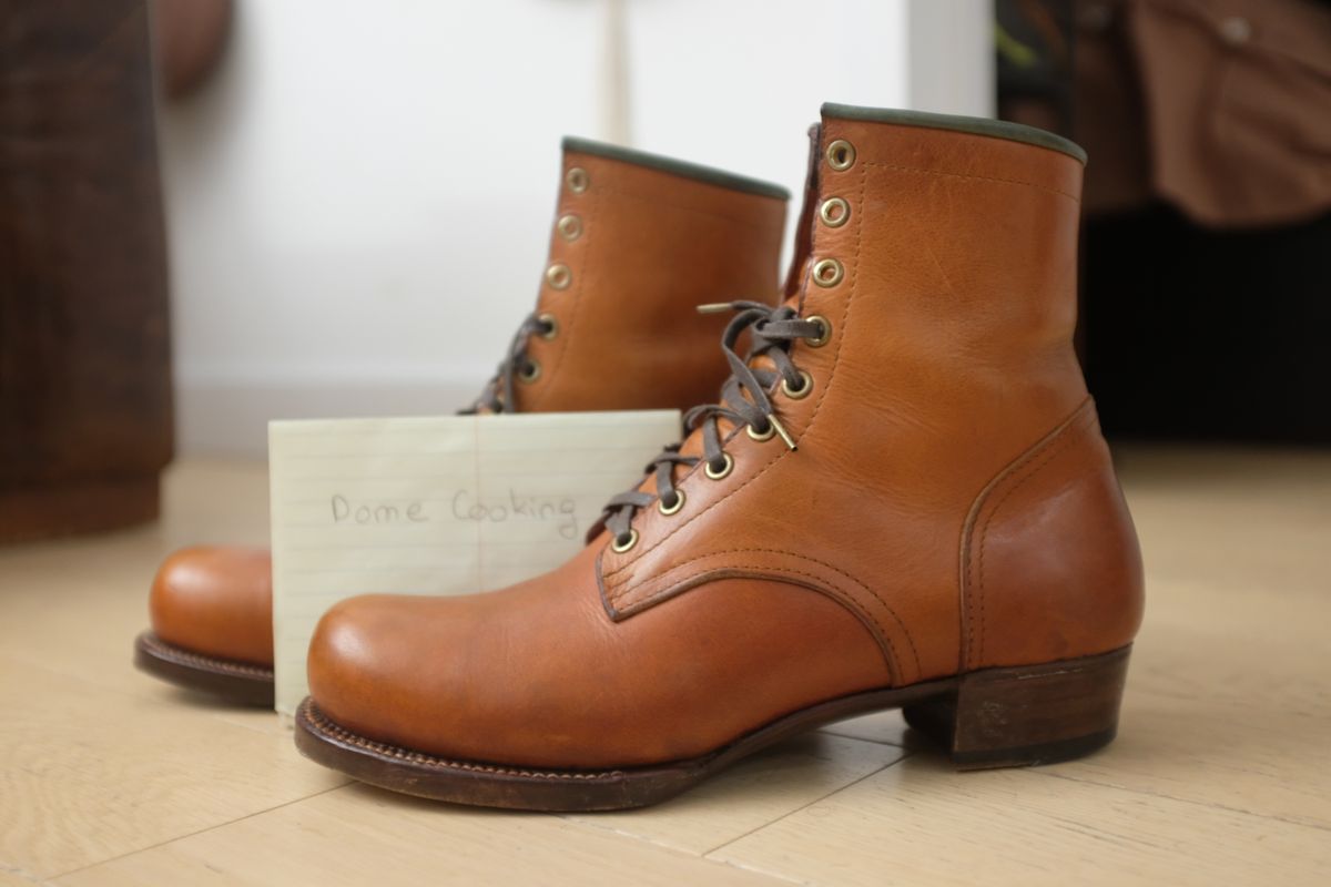 Photo by @isazae on November 5, 2025 of the Jorge Guadarrama Custom Model in Horween English Tan Derby.