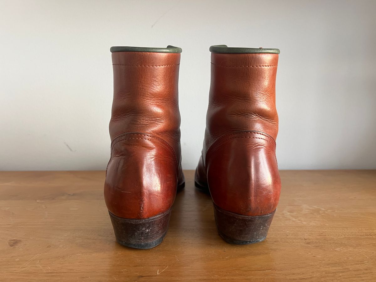 Photo by @isazae on February 3, 2026 of the Jorge Guadarrama Custom Model in Horween English Tan Derby.