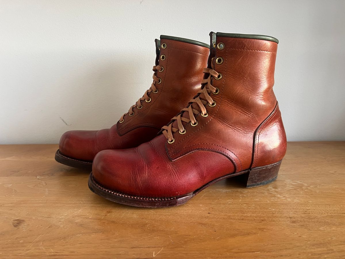 Photo by @isazae on February 3, 2026 of the Jorge Guadarrama Custom Model in Horween English Tan Derby.