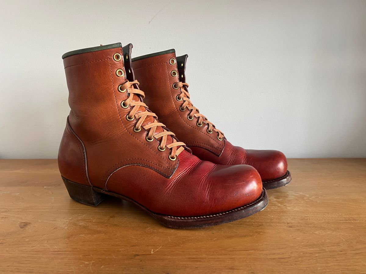 Photo by @isazae on February 3, 2026 of the Jorge Guadarrama Custom Model in Horween English Tan Derby.