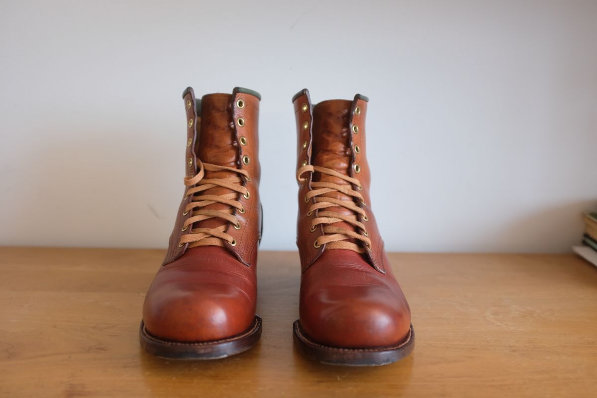 Photo by @isazae on March 3, 2026 of the Jorge Guadarrama Custom Model in Horween English Tan Derby.