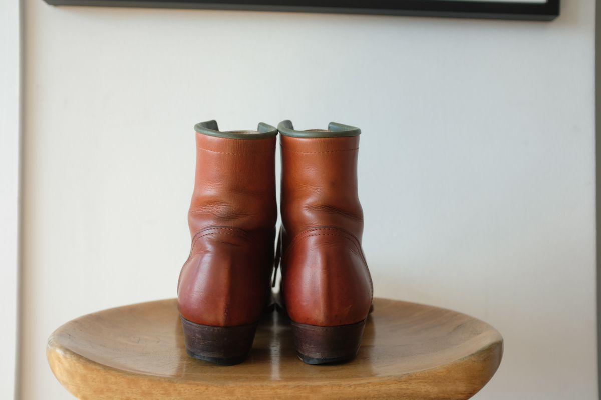 Photo by @isazae on April 4, 2026 of the Jorge Guadarrama Custom Model in Horween English Tan Derby.