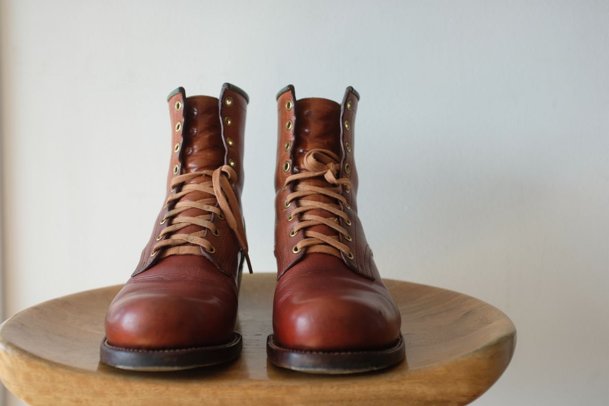 Photo by @isazae on April 4, 2026 of the Jorge Guadarrama Custom Model in Horween English Tan Derby.