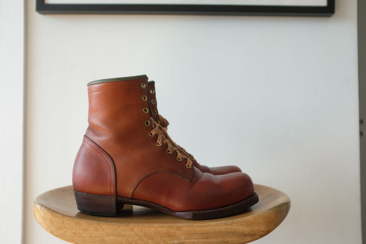 Photo by @isazae on April 4, 2026 of the Jorge Guadarrama Custom Model in Horween English Tan Derby.