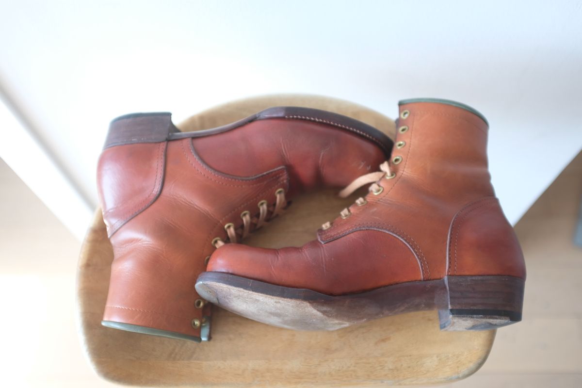 Photo by @isazae on April 4, 2026 of the Jorge Guadarrama Custom Model in Horween English Tan Derby.
