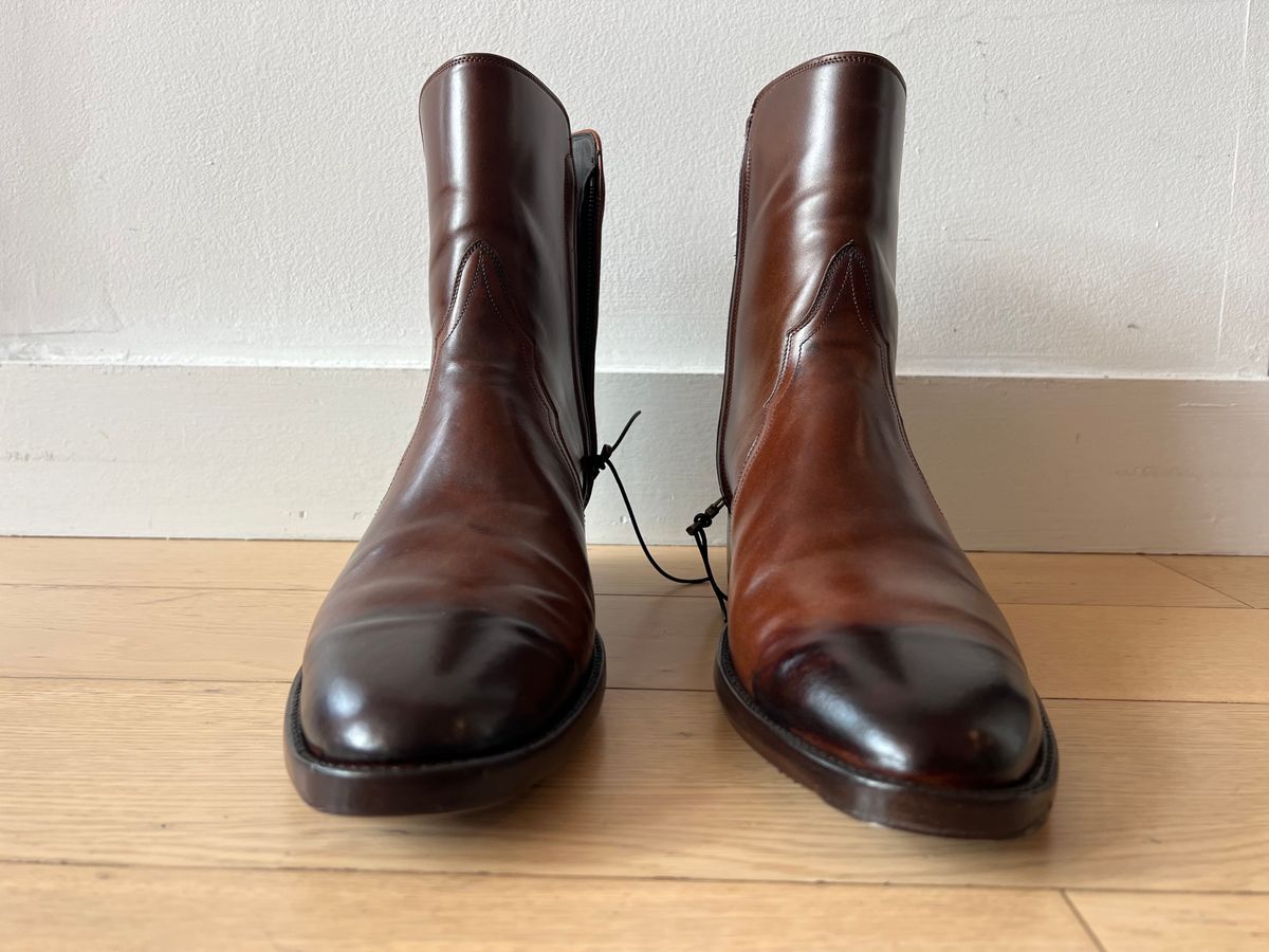 Photo by @isazae on October 1, 2024 of the Stallion Zorro Gallegos in Horween Dark Cognac Shell Cordovan.