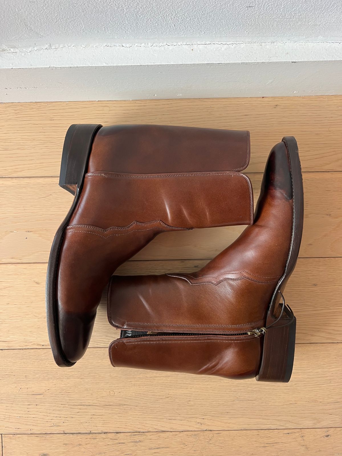 Photo by @isazae on October 1, 2024 of the Stallion Zorro Gallegos in Horween Dark Cognac Shell Cordovan.