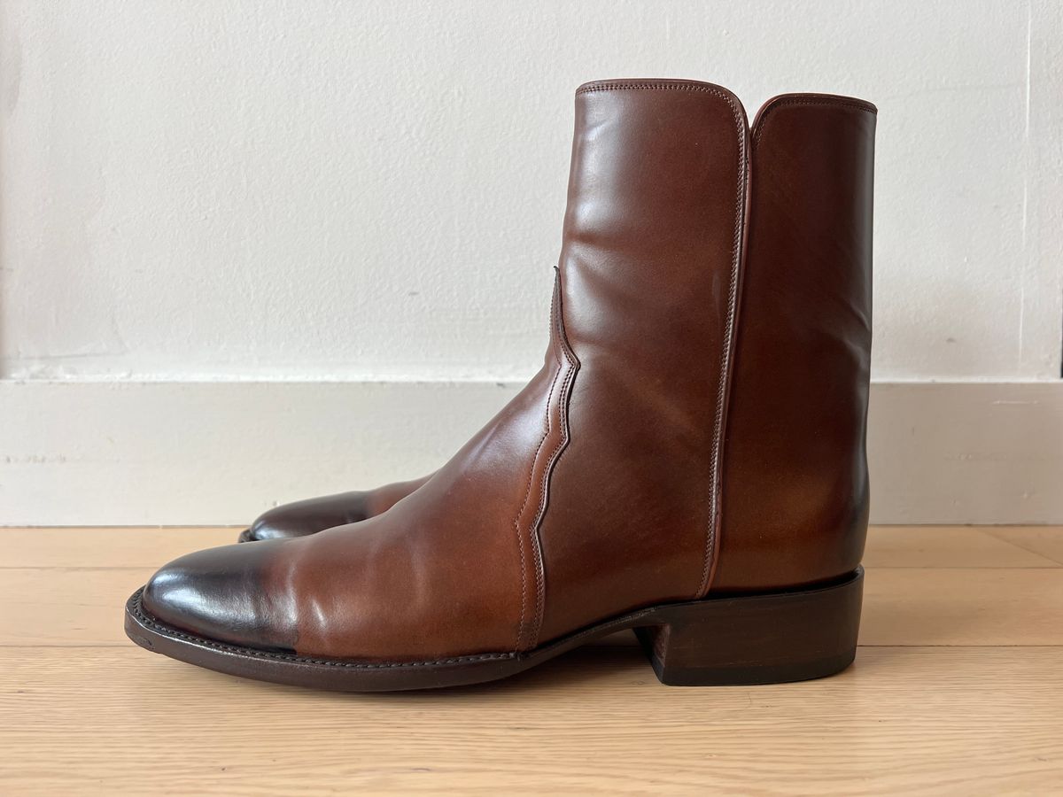 Photo by @isazae on October 1, 2024 of the Stallion Zorro Gallegos in Horween Dark Cognac Shell Cordovan.