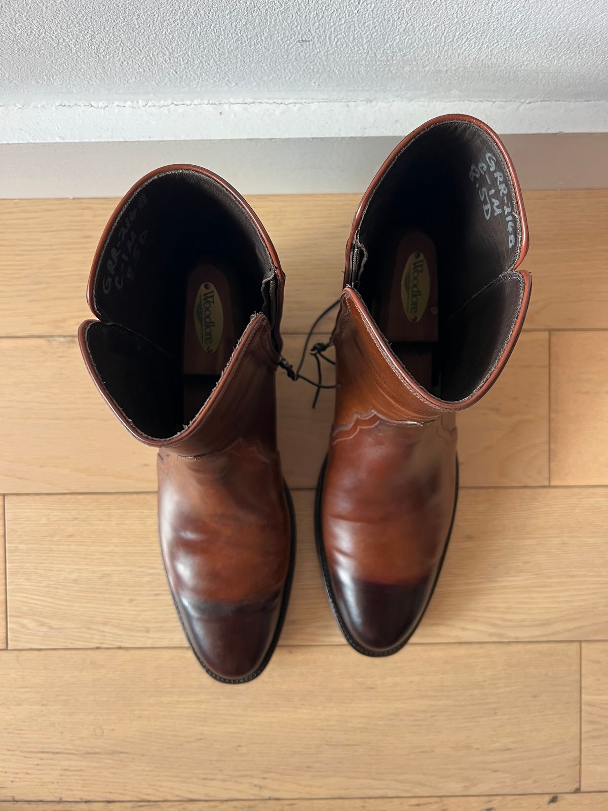 Photo by @isazae on October 1, 2024 of the Stallion Zorro Gallegos in Horween Dark Cognac Shell Cordovan.