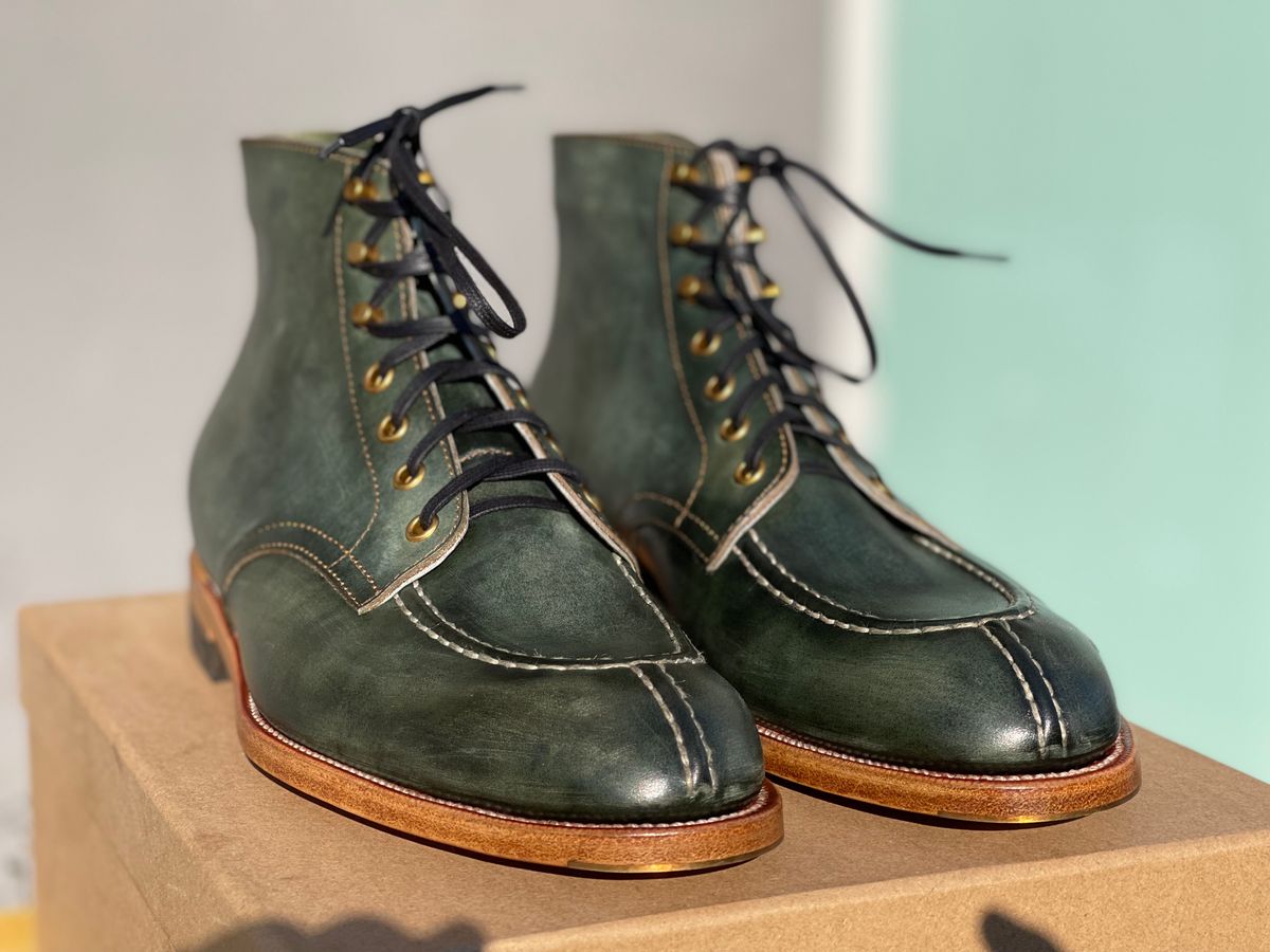 Photo by @isazae on October 1, 2022 of the Iron Boots FLT in Unlisted Leather.