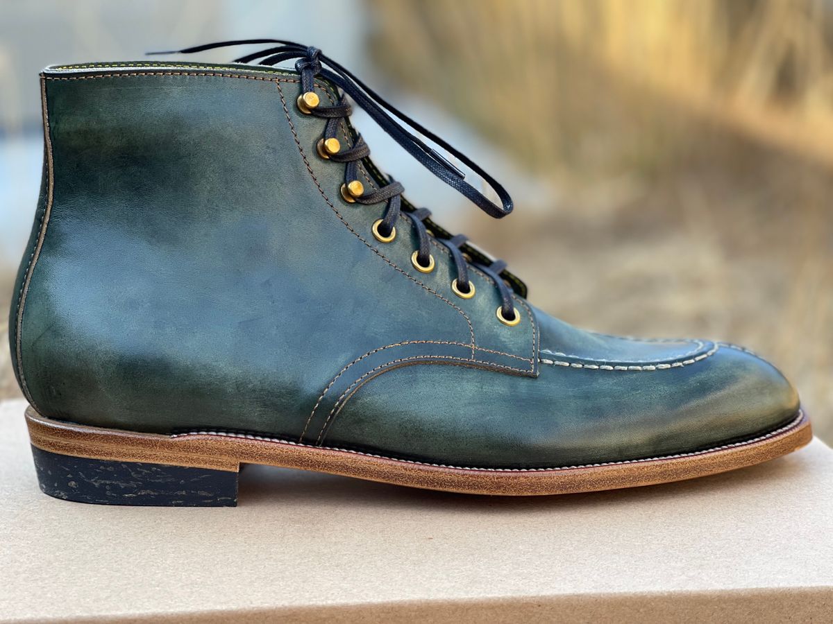 Photo by @isazae on October 1, 2022 of the Iron Boots FLT in Unlisted Leather.
