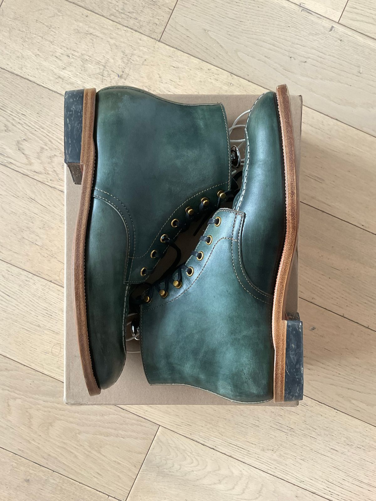 Photo by @isazae on October 1, 2022 of the Iron Boots FLT in Unlisted Leather.