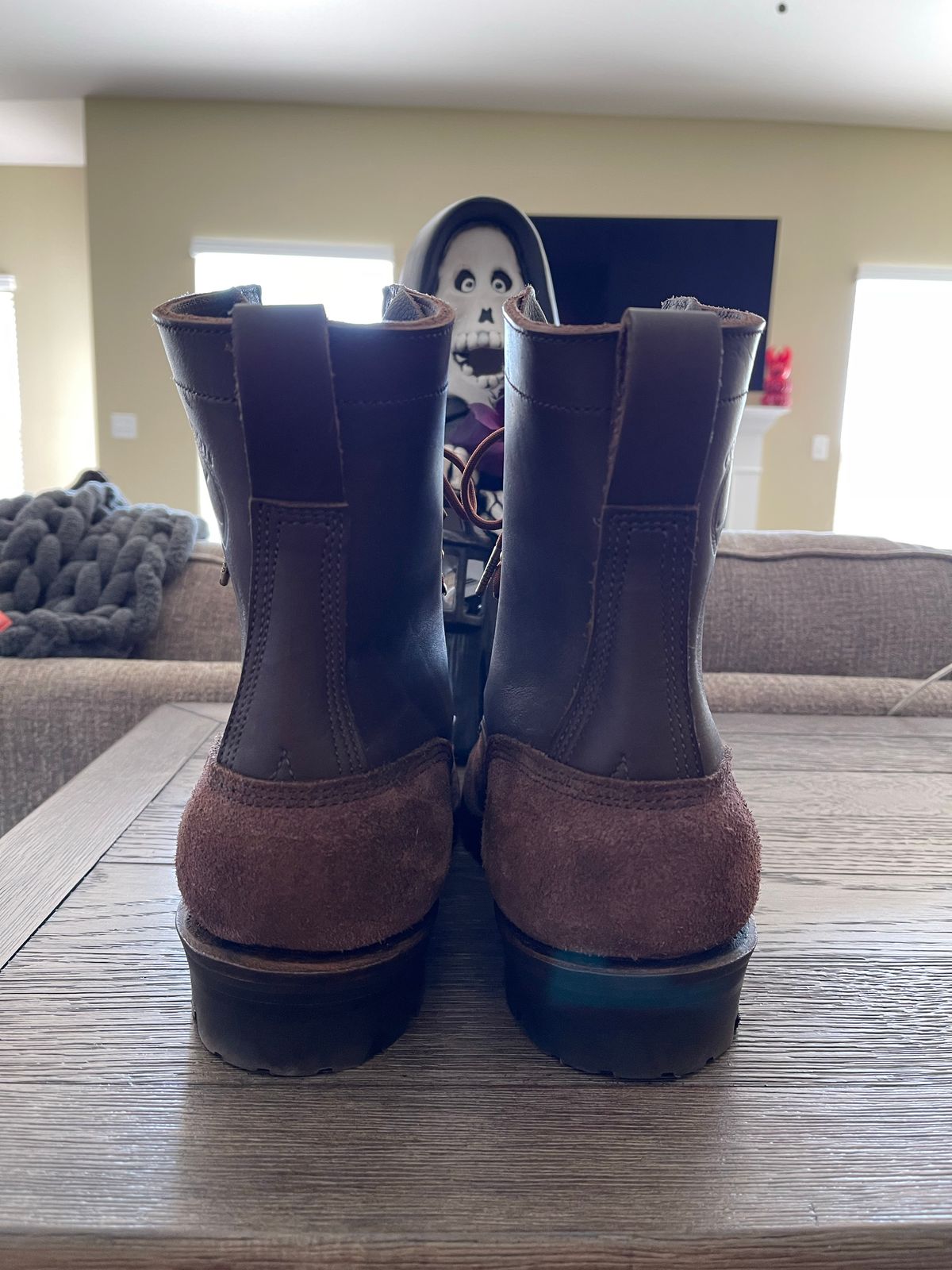 Photo by EnieJr on October 1, 2022 of the JK Boots Superduty in Seidel Brown Oil Tan Roughout.