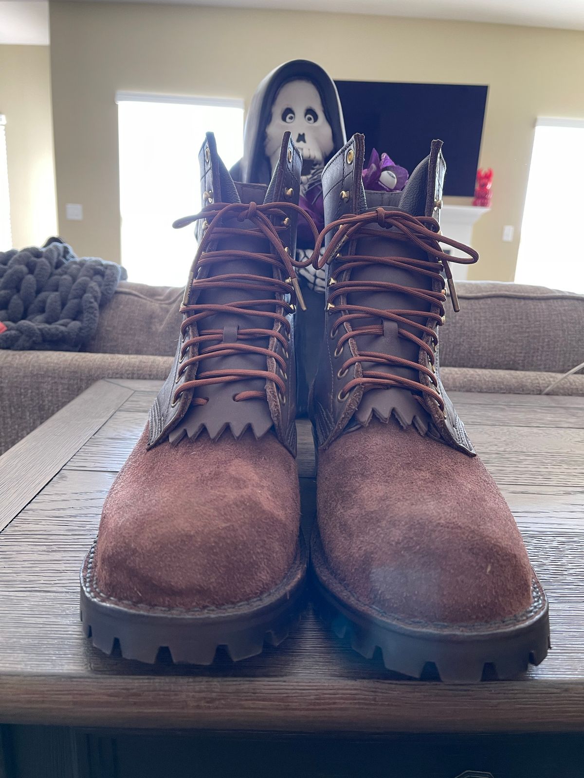 Photo by EnieJr on October 2, 2022 of the JK Boots Superduty in Seidel Brown Oil Tan Roughout.
