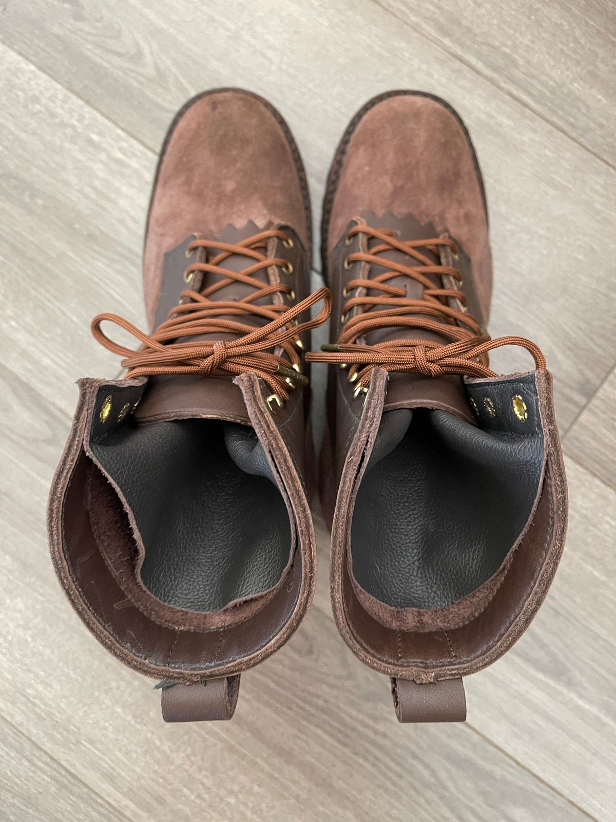 Photo by EnieJr on October 2, 2022 of the JK Boots Superduty in Seidel Brown Oil Tan Roughout.
