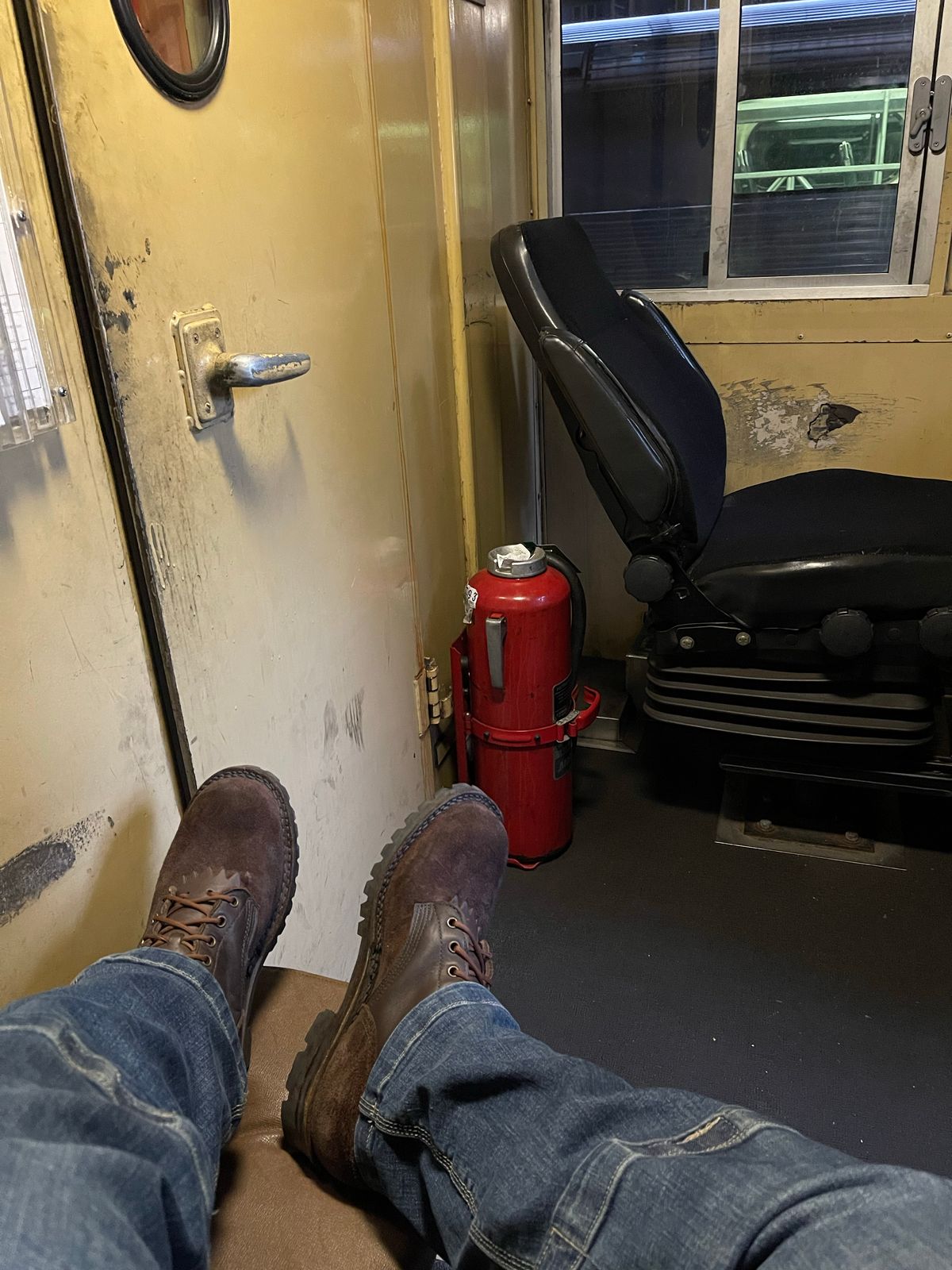 Photo by EnieJr on November 4, 2022 of the JK Boots Superduty in Seidel Brown Oil Tan Roughout.