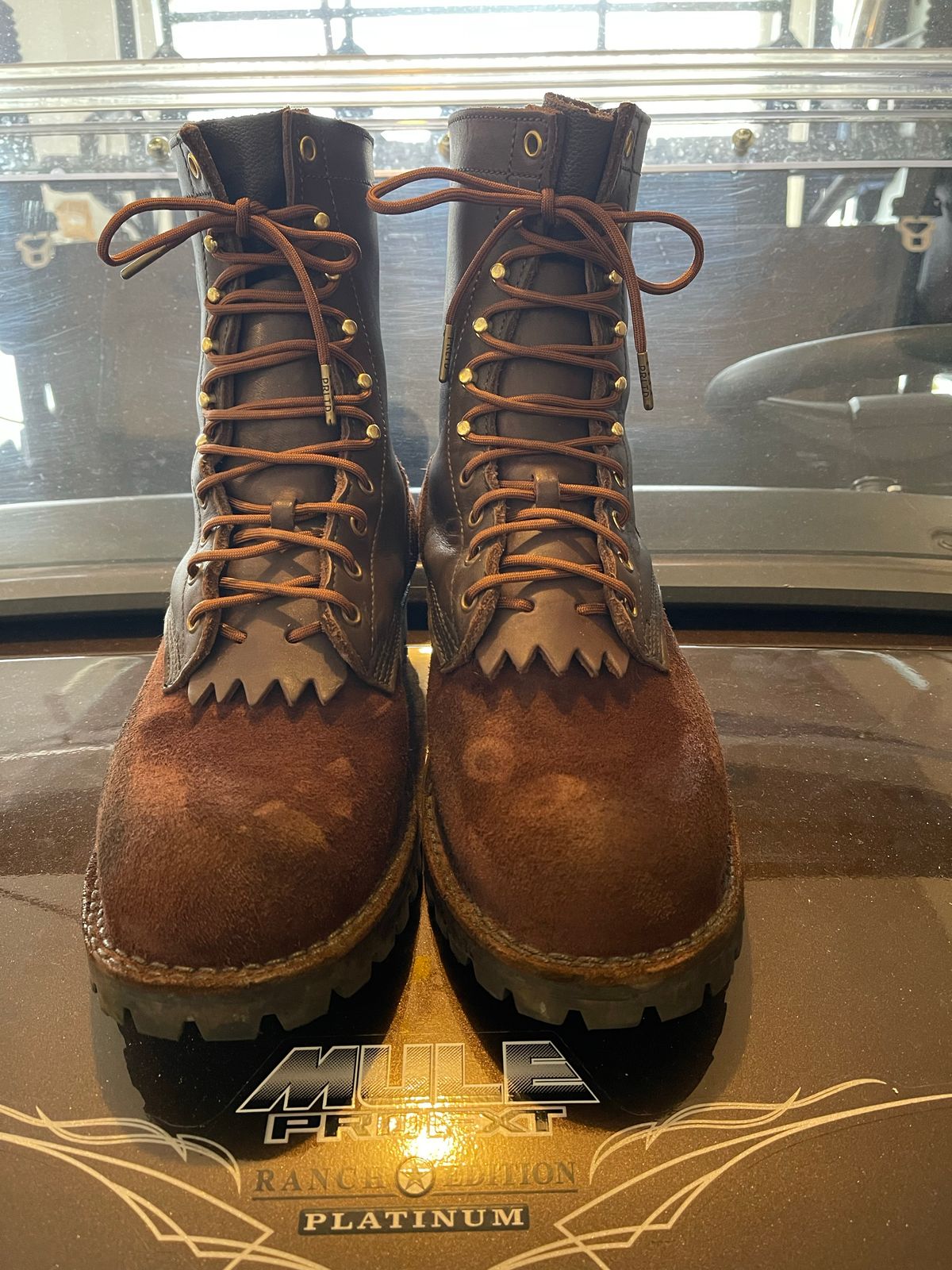 Photo by EnieJr on November 4, 2022 of the JK Boots Superduty in Seidel Brown Oil Tan Roughout.