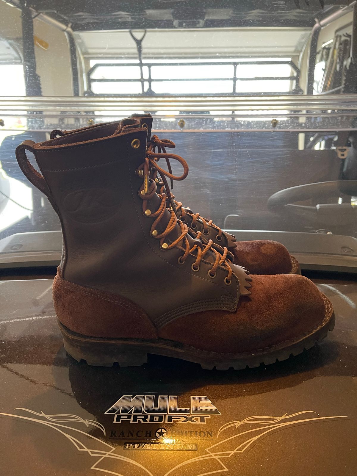 Photo by EnieJr on November 4, 2022 of the JK Boots Superduty in Seidel Brown Oil Tan Roughout.