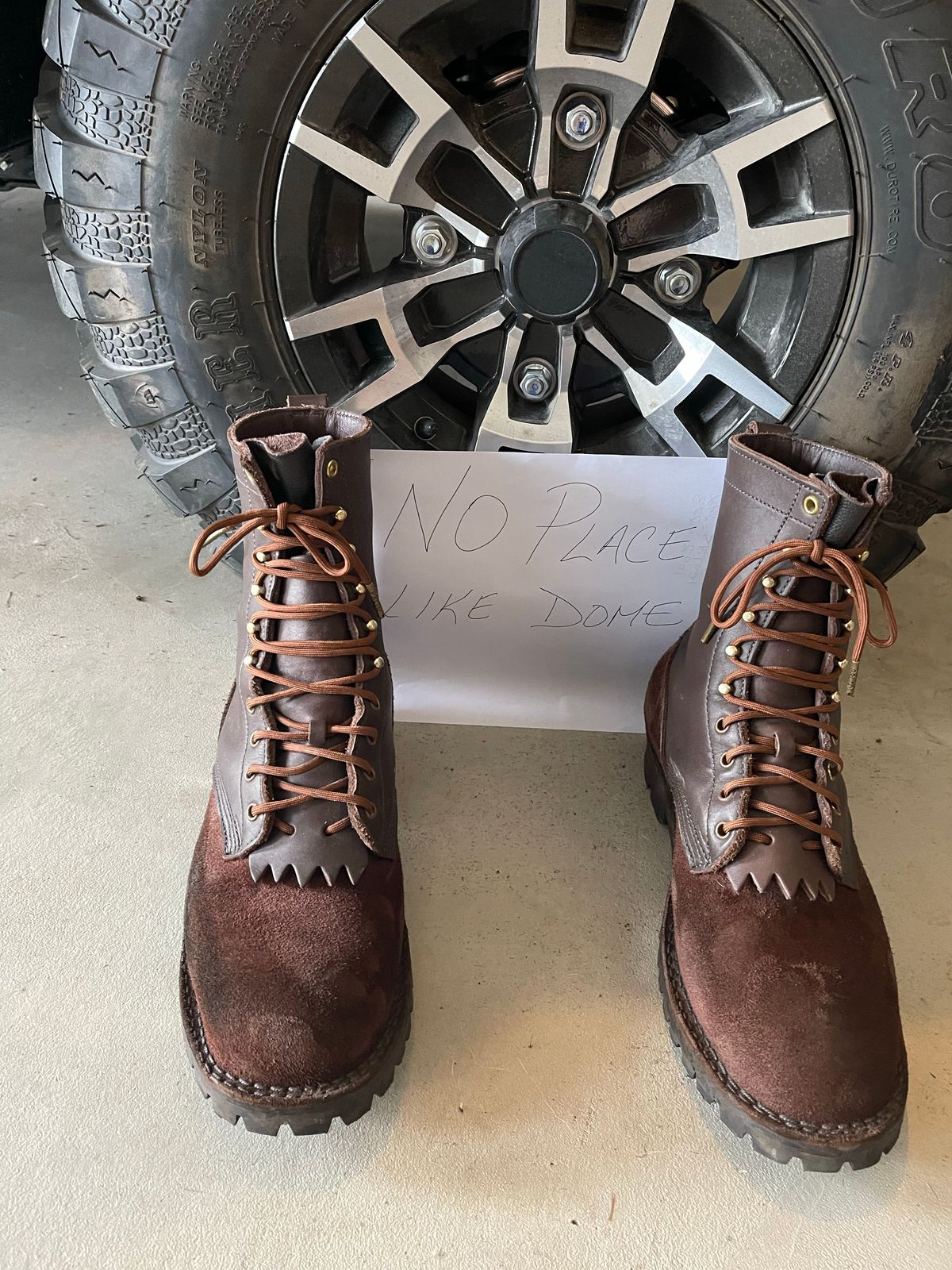 Photo by EnieJr on November 4, 2022 of the JK Boots Superduty in Seidel Brown Oil Tan Roughout.