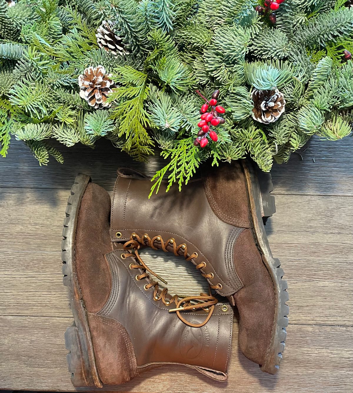 Photo by EnieJr on December 5, 2022 of the JK Boots Superduty in Seidel Brown Oil Tan Roughout.