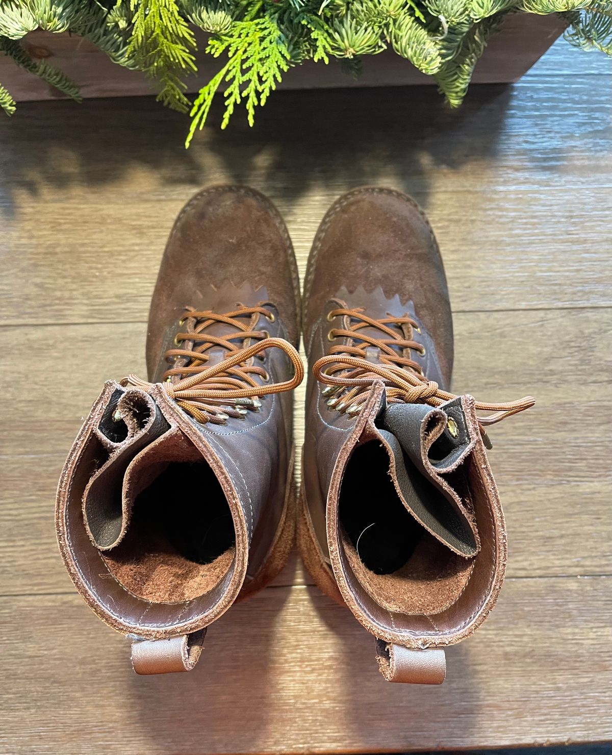 Photo by EnieJr on December 5, 2022 of the JK Boots Superduty in Seidel Brown Oil Tan Roughout.