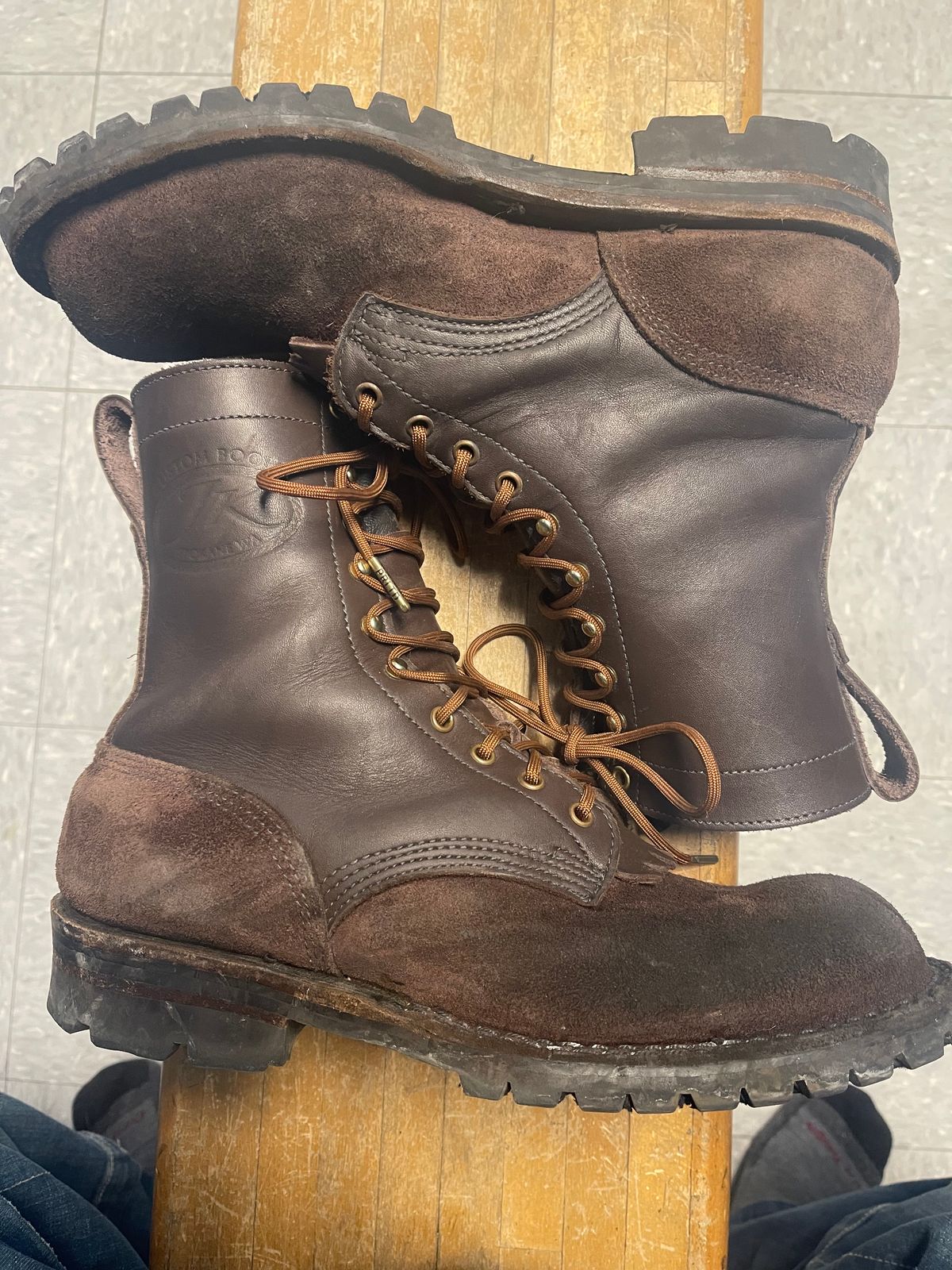 Photo by EnieJr on January 4, 2023 of the JK Boots Superduty in Seidel Brown Oil Tan Roughout.