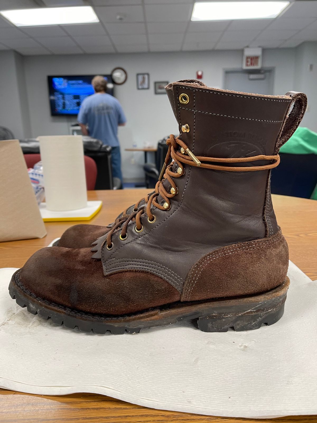 Photo by EnieJr on February 2, 2023 of the JK Boots Superduty in Seidel Brown Oil Tan Roughout.