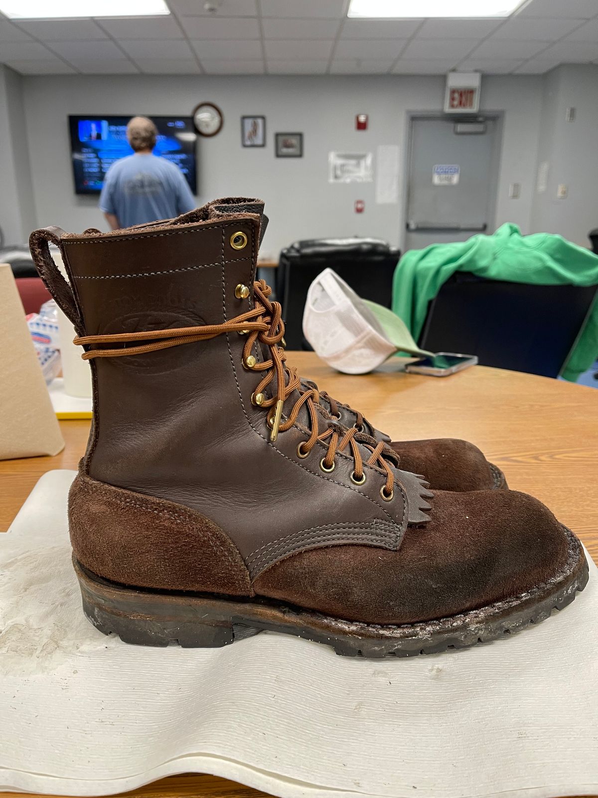 Photo by EnieJr on February 2, 2023 of the JK Boots Superduty in Seidel Brown Oil Tan Roughout.