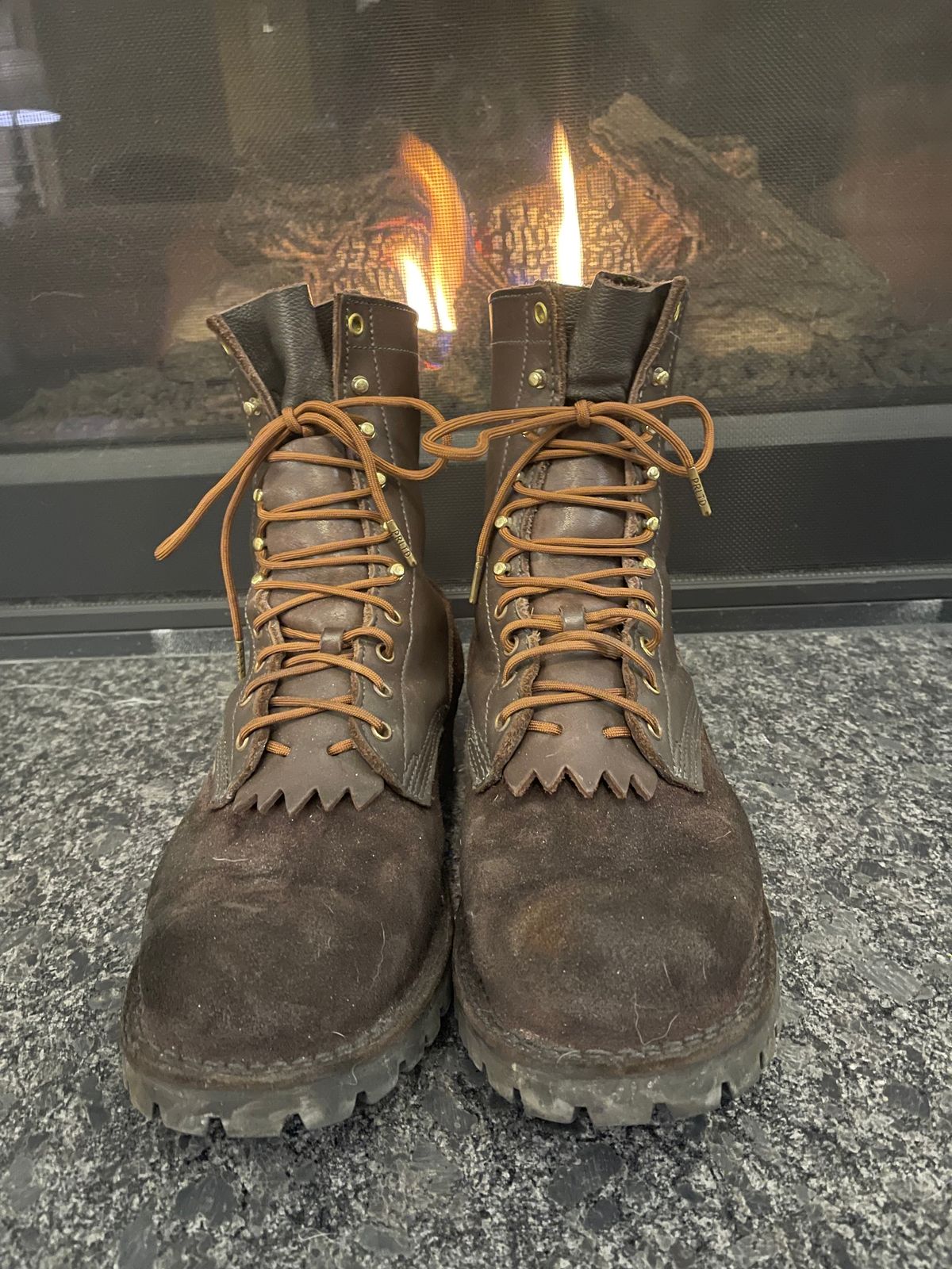 Photo by EnieJr on March 3, 2023 of the JK Boots Superduty in Seidel Brown Oil Tan Roughout.