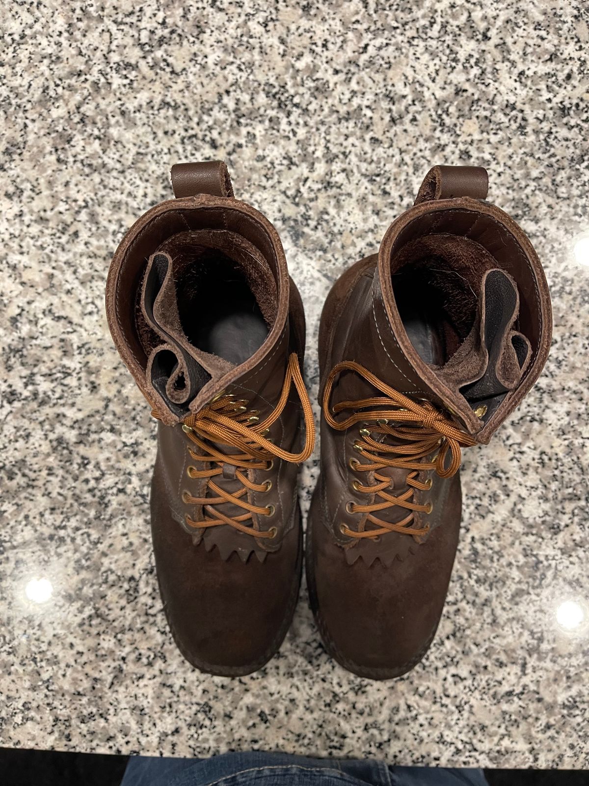 Photo by EnieJr on April 3, 2023 of the JK Boots Superduty in Seidel Brown Oil Tan Roughout.