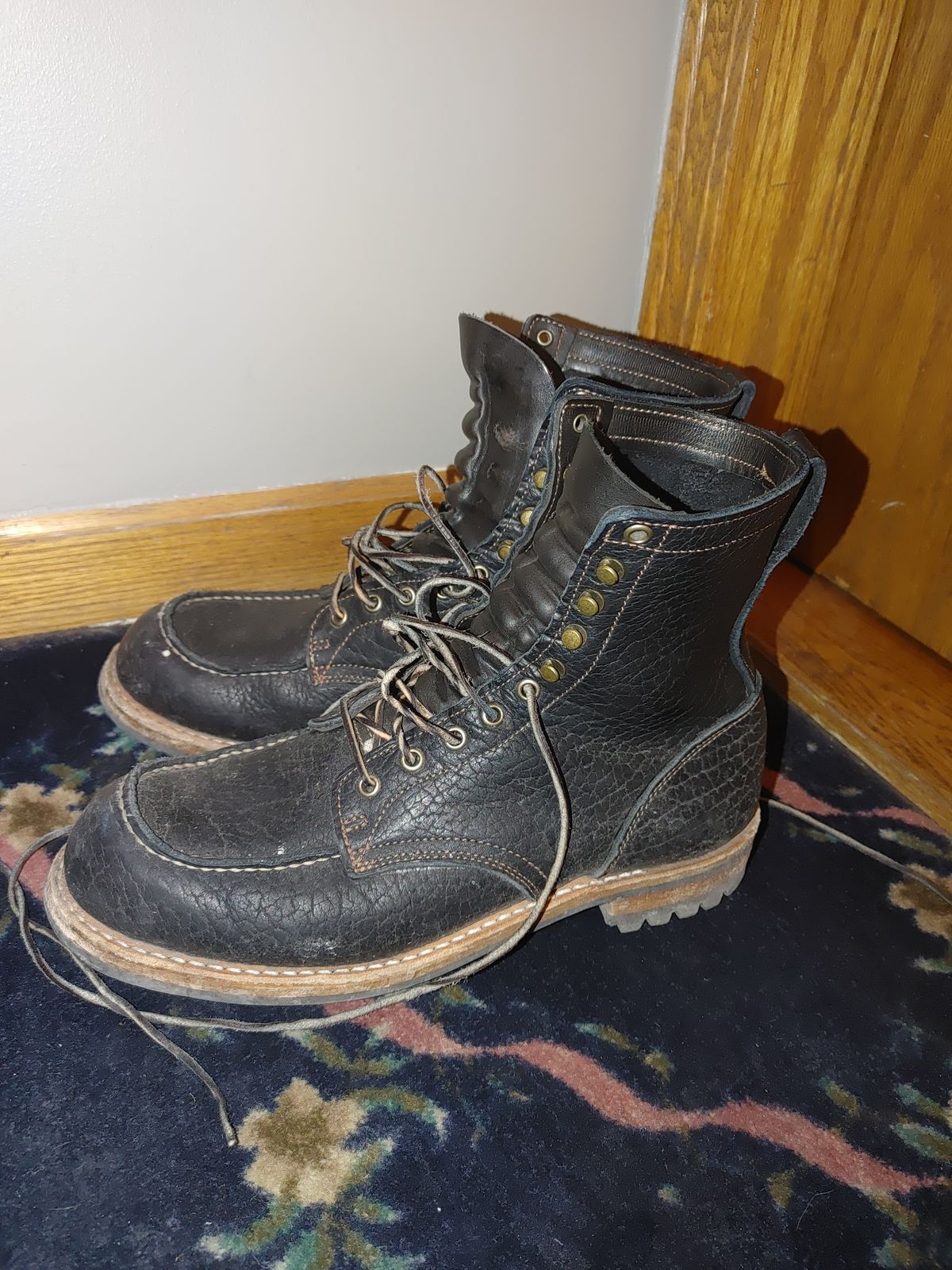 Photo by Exsufflicate on February 6, 2023 of the Truman Upland Boot in Law Tanning Black Big Horn Shrunken Bison.