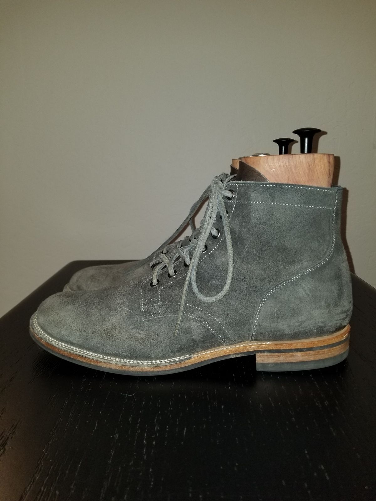 Photo by EzSteve on March 6, 2023 of the Viberg Service Boot in C.F. Stead Anthracite Waxed Roughout.