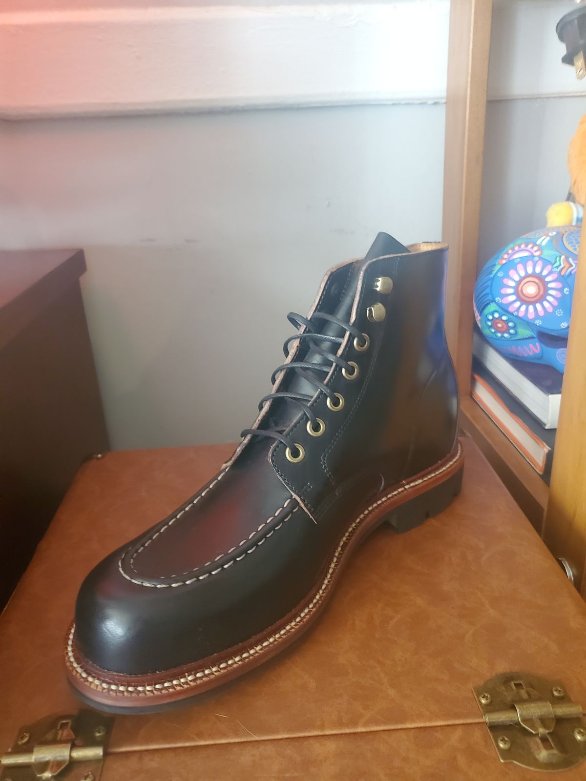 Photo by realoscarmayer on October 9, 2023 of the Grant Stone Brass Boot in Horween Black Chromexcel.
