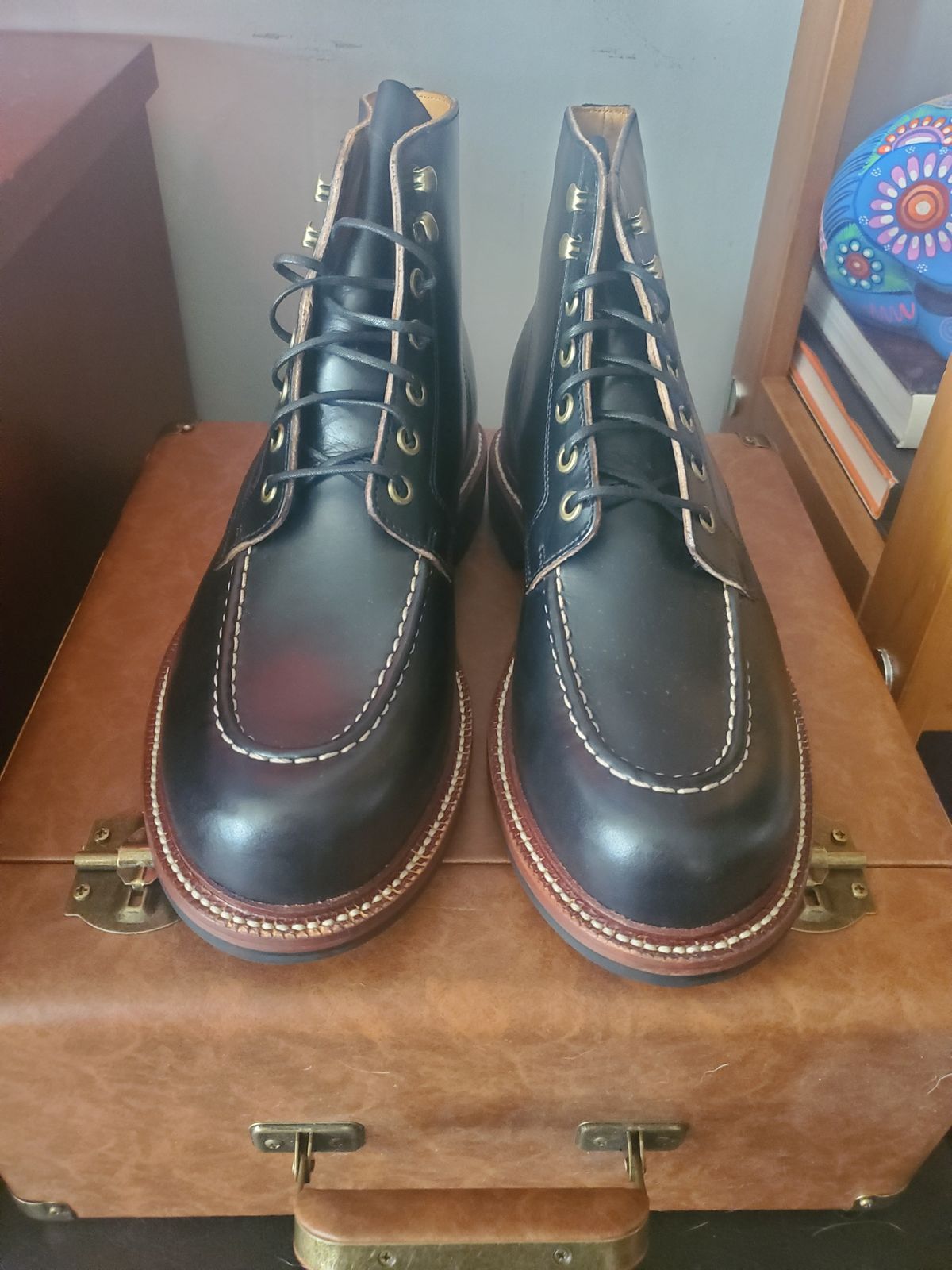 Photo by realoscarmayer on November 3, 2023 of the Grant Stone Brass Boot in Horween Black Chromexcel.