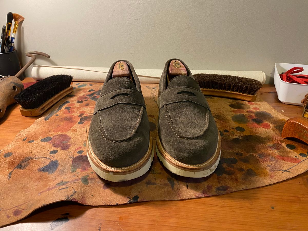 Photo by HaargusMcFargus on December 6, 2022 of the Grant Stone Traveler Penny in C.F. Stead Loden Janus Calf Suede.