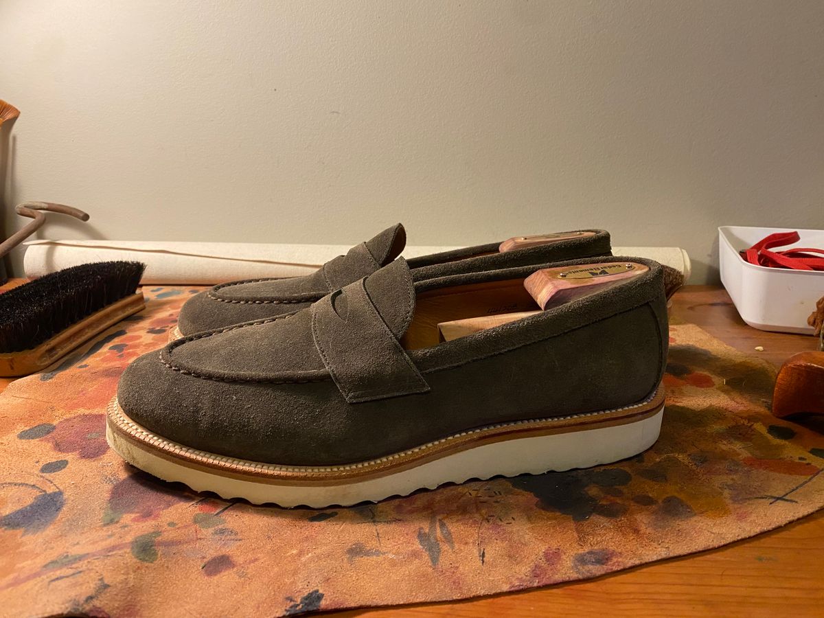Photo by HaargusMcFargus on December 6, 2022 of the Grant Stone Traveler Penny in C.F. Stead Loden Janus Calf Suede.