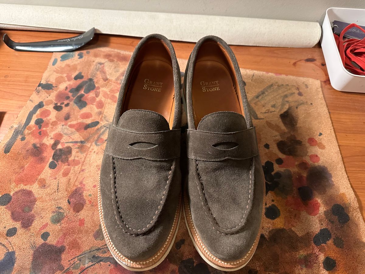Photo by HaargusMcFargus on February 6, 2023 of the Grant Stone Traveler Penny in C.F. Stead Loden Janus Calf Suede.