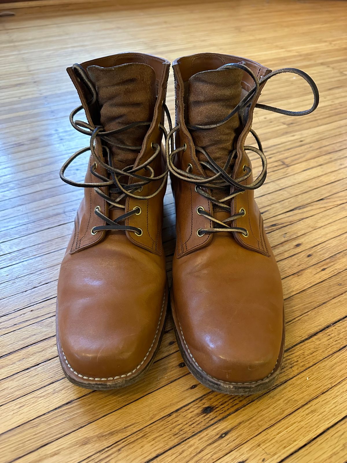 Photo by HaargusMcFargus on December 4, 2023 of the Sherman Boot Works Glanton in Maryam Natural TPR Horsebutt.