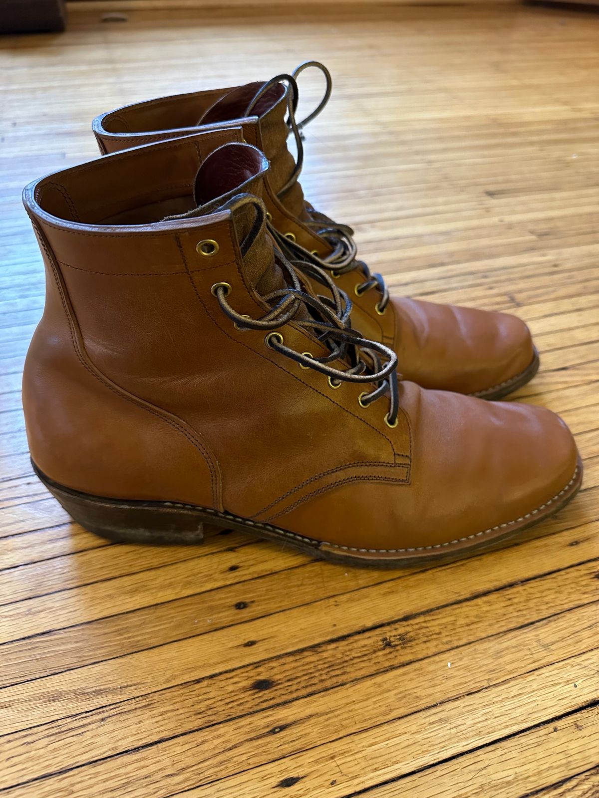 Photo by HaargusMcFargus on December 4, 2023 of the Sherman Boot Works Glanton in Maryam Natural TPR Horsebutt.