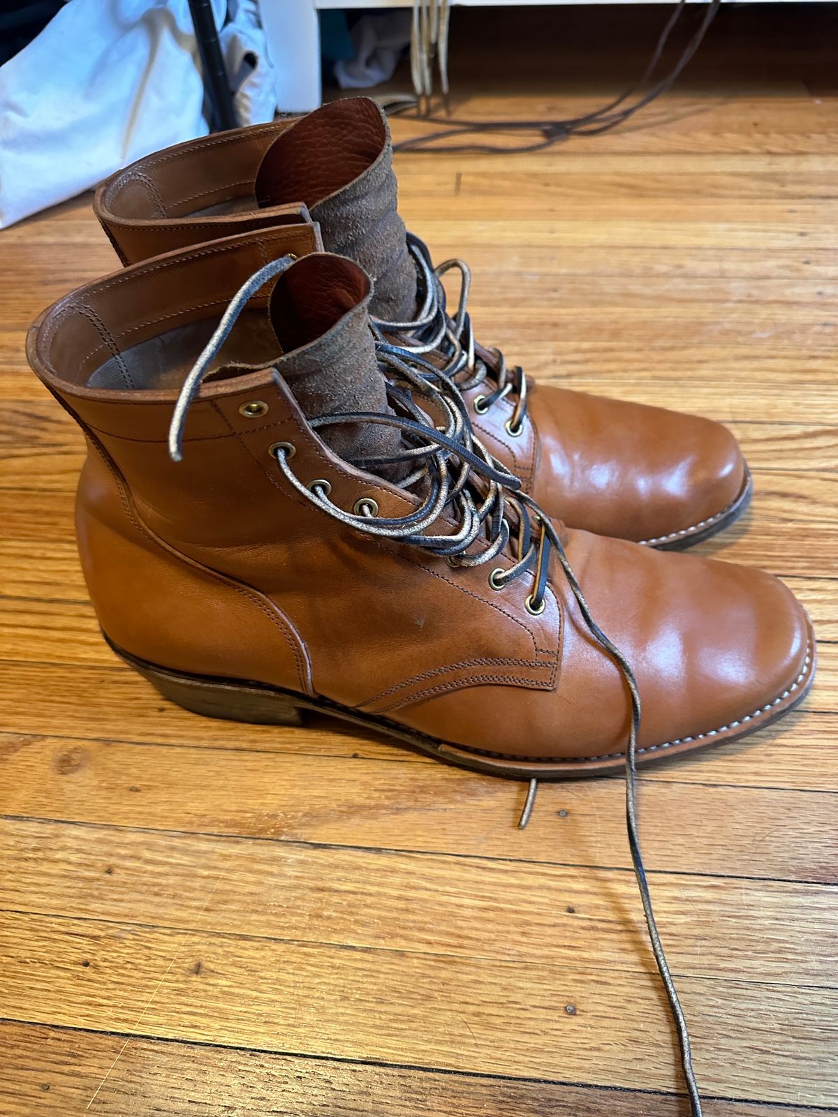 Photo by HaargusMcFargus on January 5, 2024 of the Sherman Boot Works Glanton in Maryam Natural TPR Horsebutt.