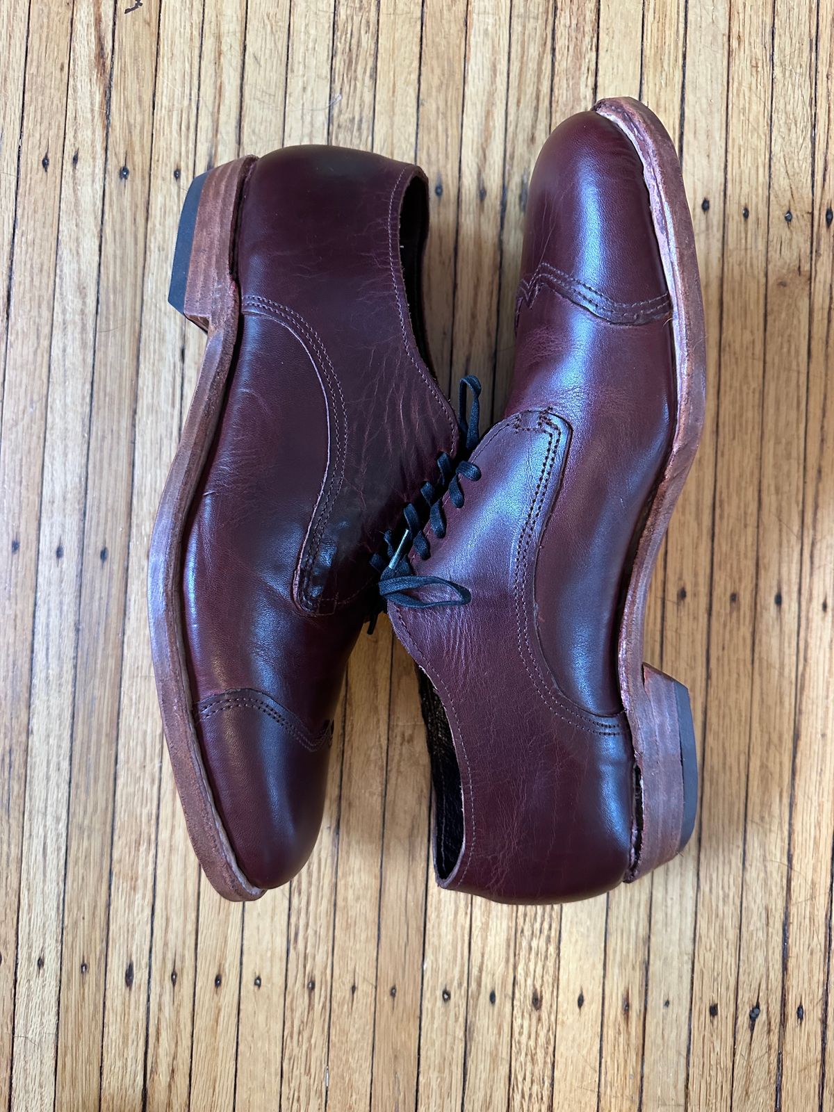 Photo by HaargusMcFargus on October 1, 2024 of the Harrison Elliott Footwear Custom Model in Acadia Leather - America - Red.