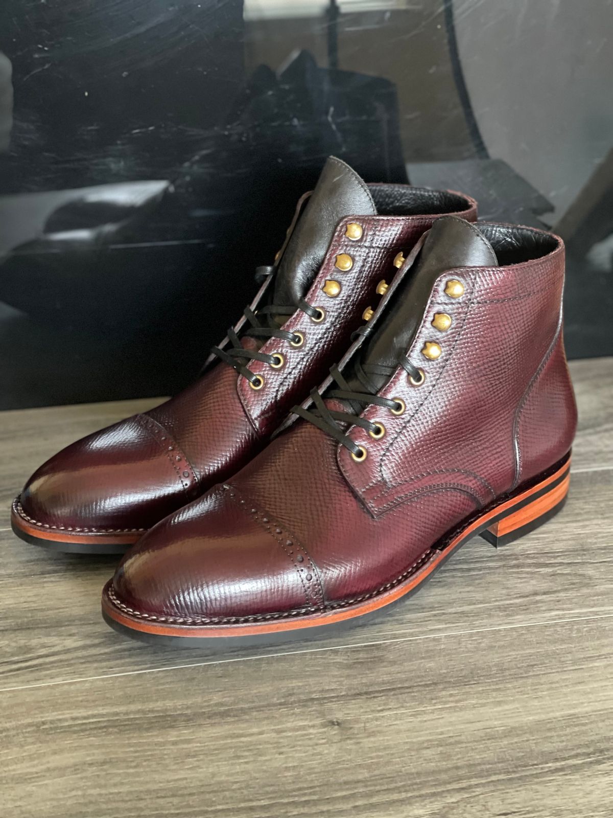 Photo by ifticar2 on October 2, 2023 of the Blkbrd Shoemaker Luchador Service Boot in Horween Dark Burgundy Pioneer Reindeer.