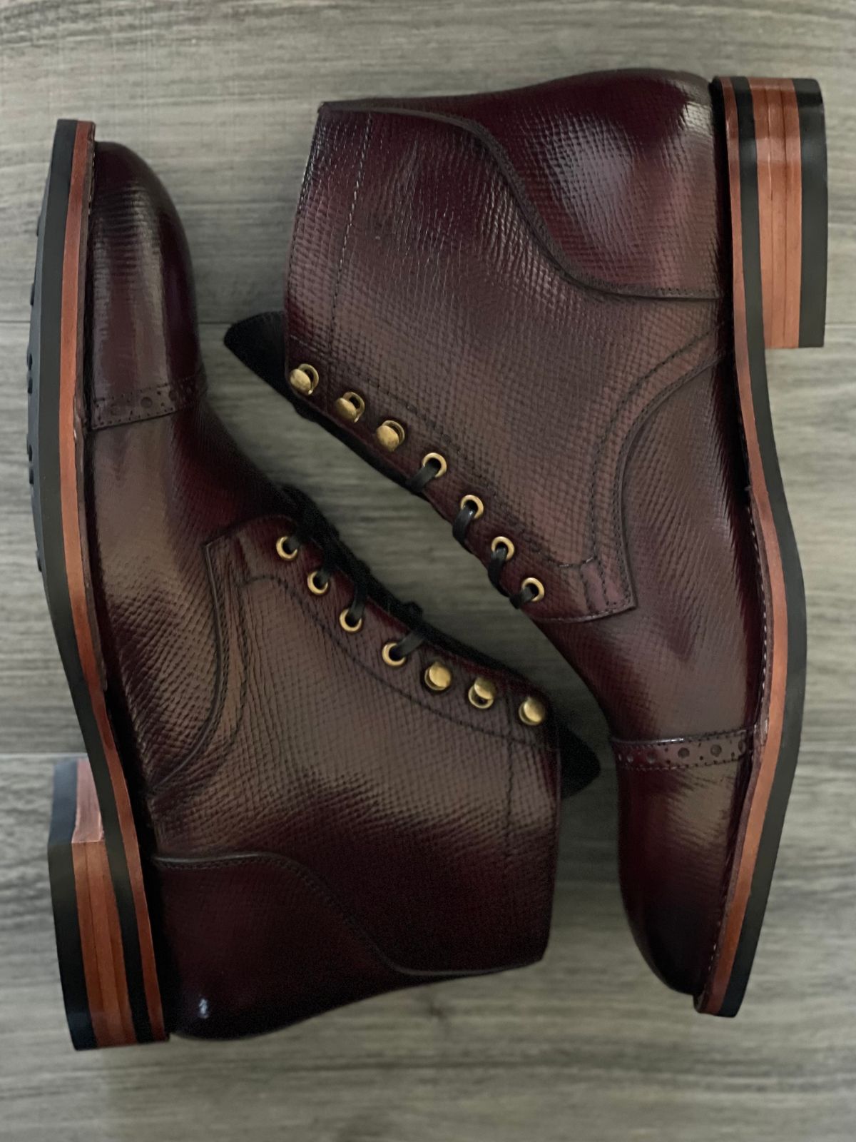 Photo by ifticar2 on October 2, 2023 of the Blkbrd Shoemaker Luchador Service Boot in Horween Dark Burgundy Pioneer Reindeer.