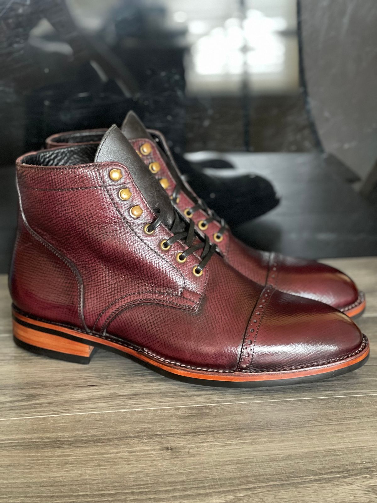 Photo by ifticar2 on October 2, 2023 of the Blkbrd Shoemaker Luchador Service Boot in Horween Dark Burgundy Pioneer Reindeer.