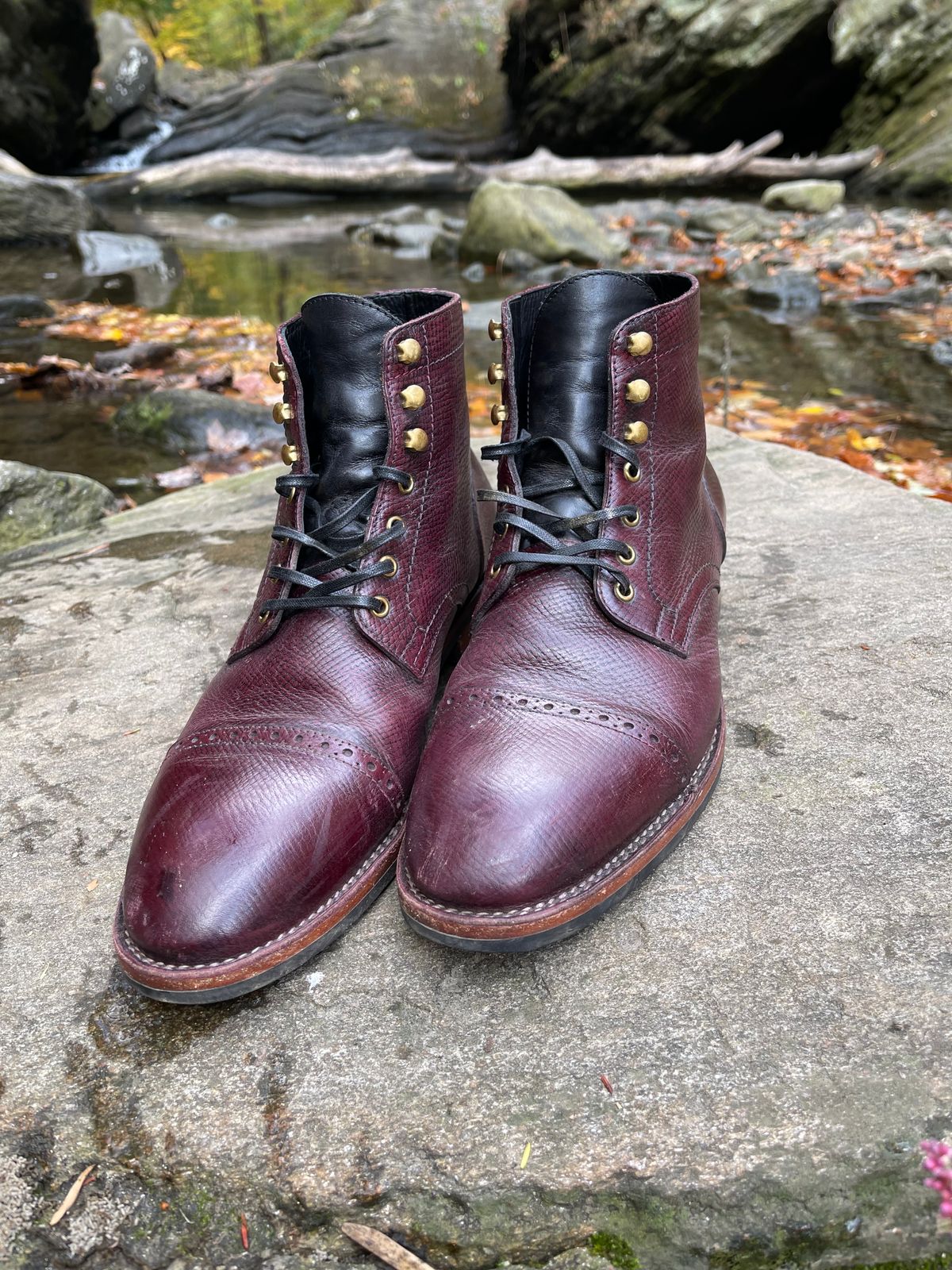 Photo by ifticar2 on November 9, 2023 of the Blkbrd Shoemaker Luchador Service Boot in Horween Dark Burgundy Pioneer Reindeer.