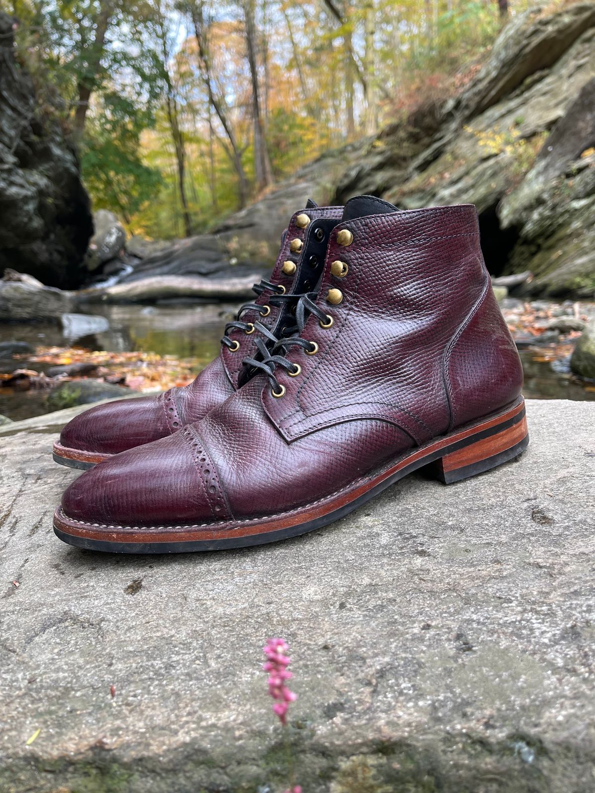 Photo by ifticar2 on November 9, 2023 of the Blkbrd Shoemaker Luchador Service Boot in Horween Dark Burgundy Pioneer Reindeer.