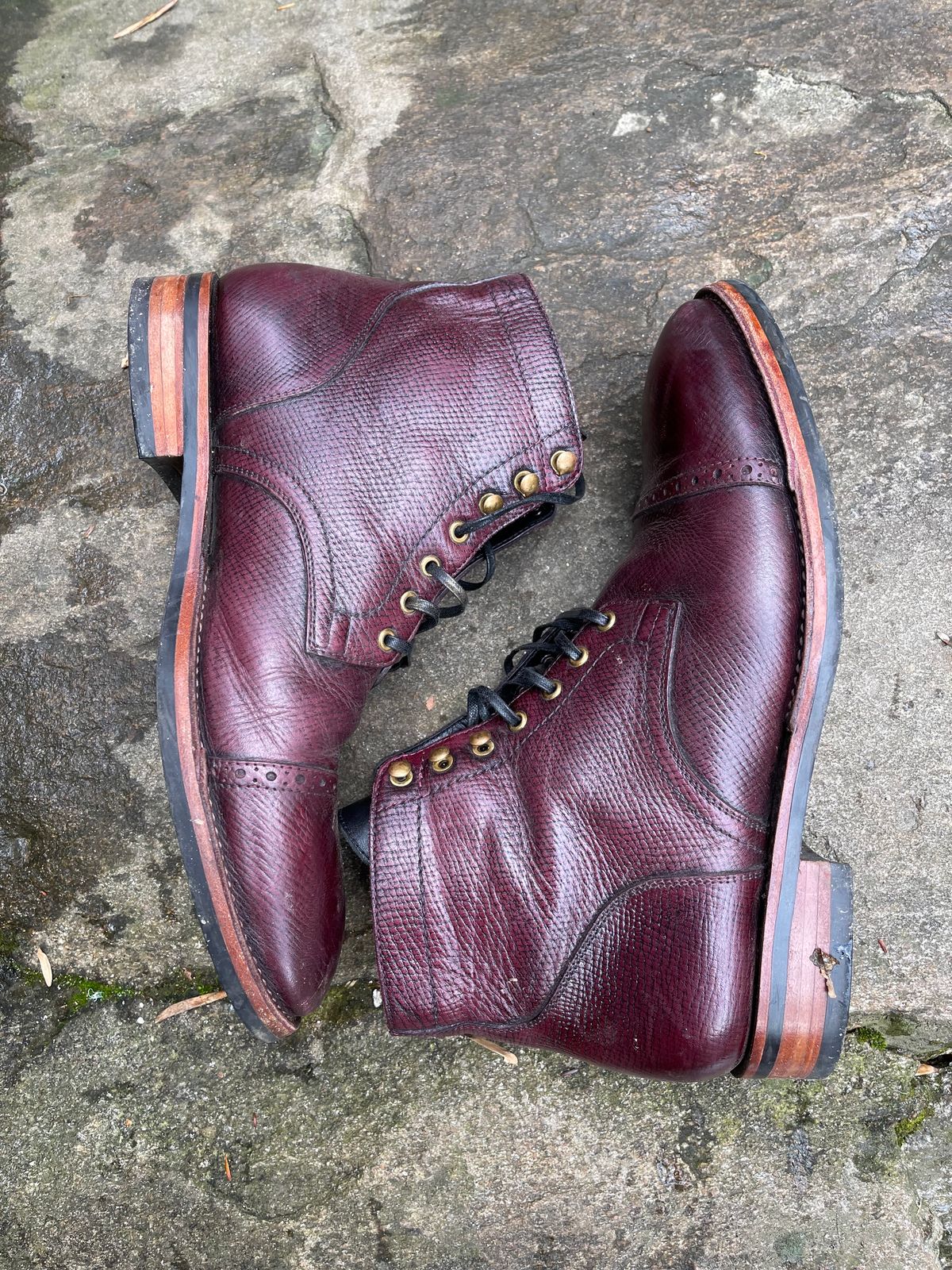 Photo by ifticar2 on November 9, 2023 of the Blkbrd Shoemaker Luchador Service Boot in Horween Dark Burgundy Pioneer Reindeer.