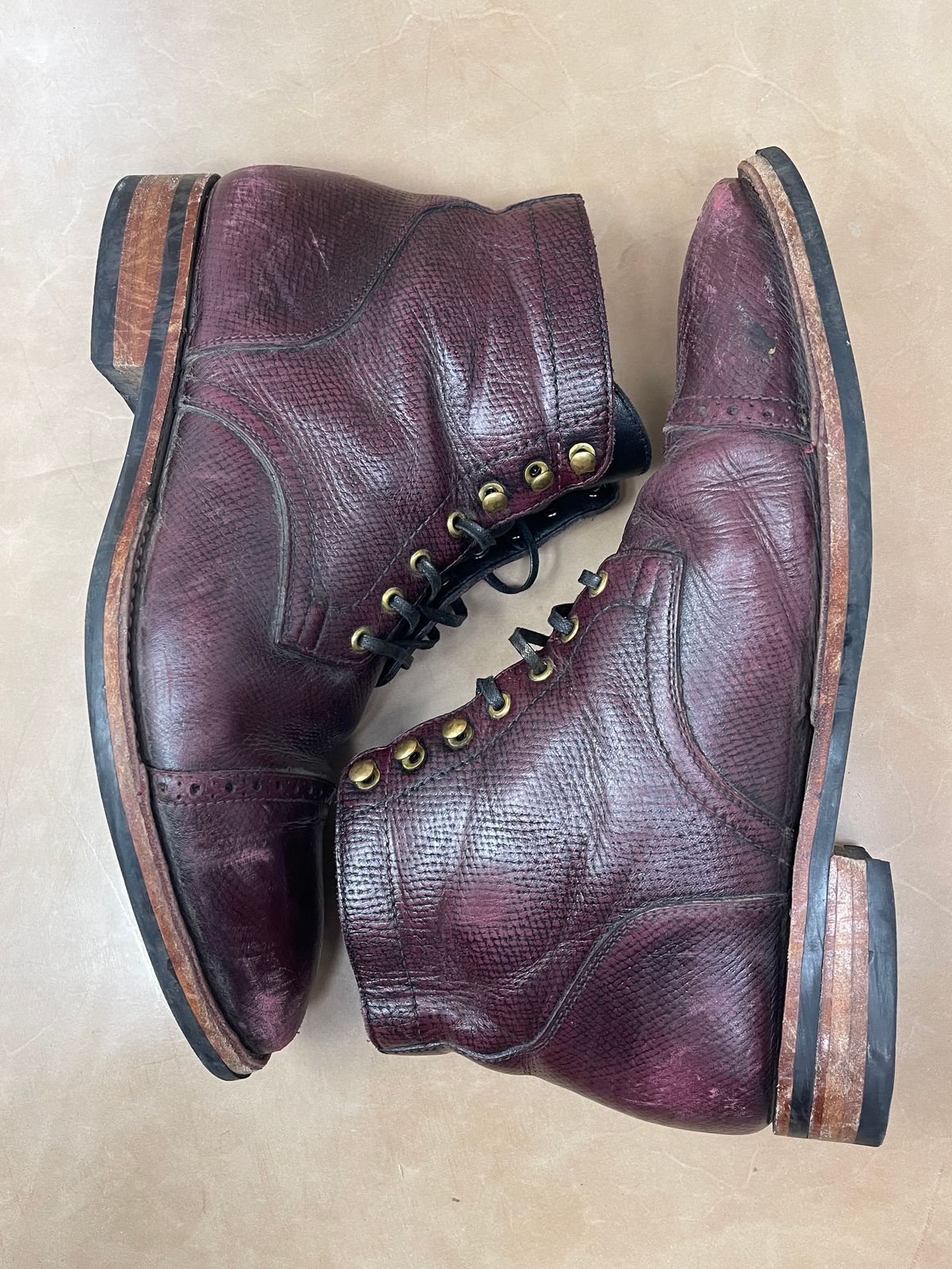 Photo by ifticar2 on December 6, 2023 of the Blkbrd Shoemaker Luchador Service Boot in Horween Dark Burgundy Pioneer Reindeer.
